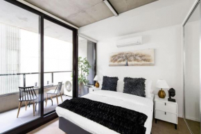 Cozy Apt Near Grand Prix Circuit with Free Parking
